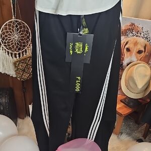 Flooo Black Pants w/ White V-neck Short Sleeve Top (2pc)